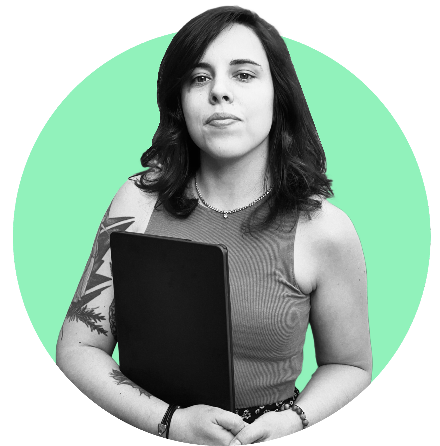 Diseñadora web en Madrid. Imagen de vicky con fondo verde fluorescente